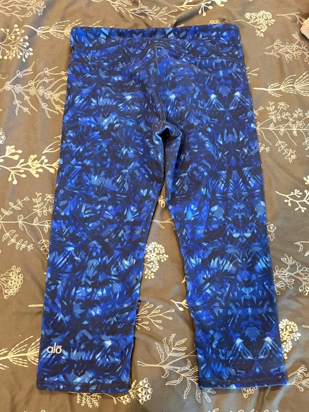 ALO Yoga Girls' Blue Patterned Capri Leggings